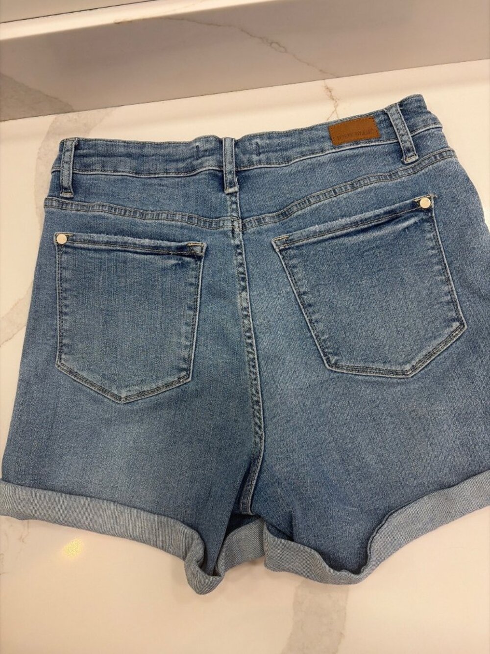 Judy Blue Cuffed Jean Shorts 3" Inseam Size L Casual Summer Comfort - Picture 7 of 8